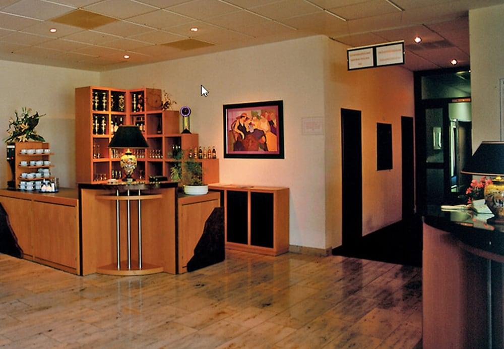 Amber Econtel Отель